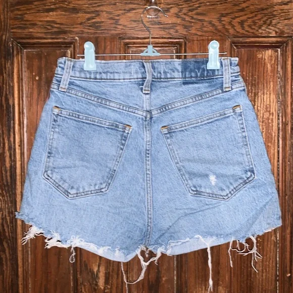 Abercrombie & Fitch The 90’s Straight Ultra High Rise Jean Shorts - Picture 9 of 10